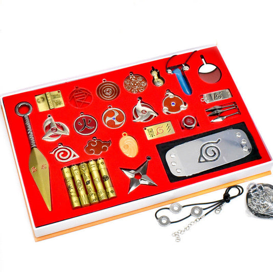 Sasuke/Itachi weapons kunai 28 gift box set metal keychain（can be used as pendant, keychain, necklace）
